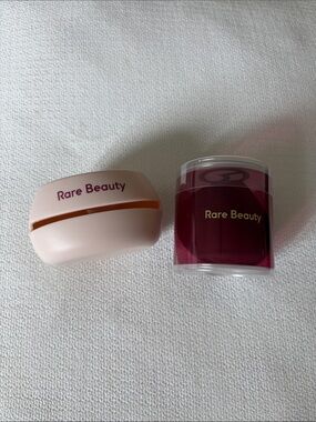Rare Beauty soft touch makeup blending sponge w case